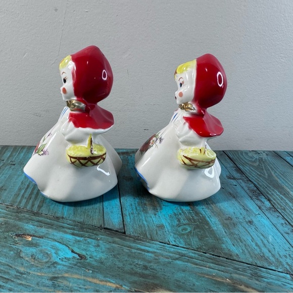 Vintage 40s 50s Regal Hull Little Red Riding Hood Ceramic Salt and Pepper Shaker - Picture 4 of 16